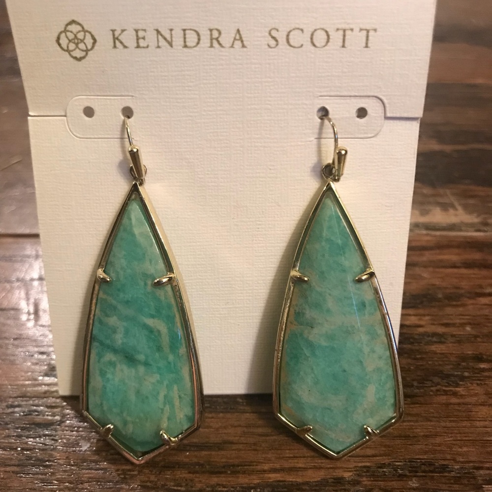 Kendra Scott Earrings. New with tags and dust bag